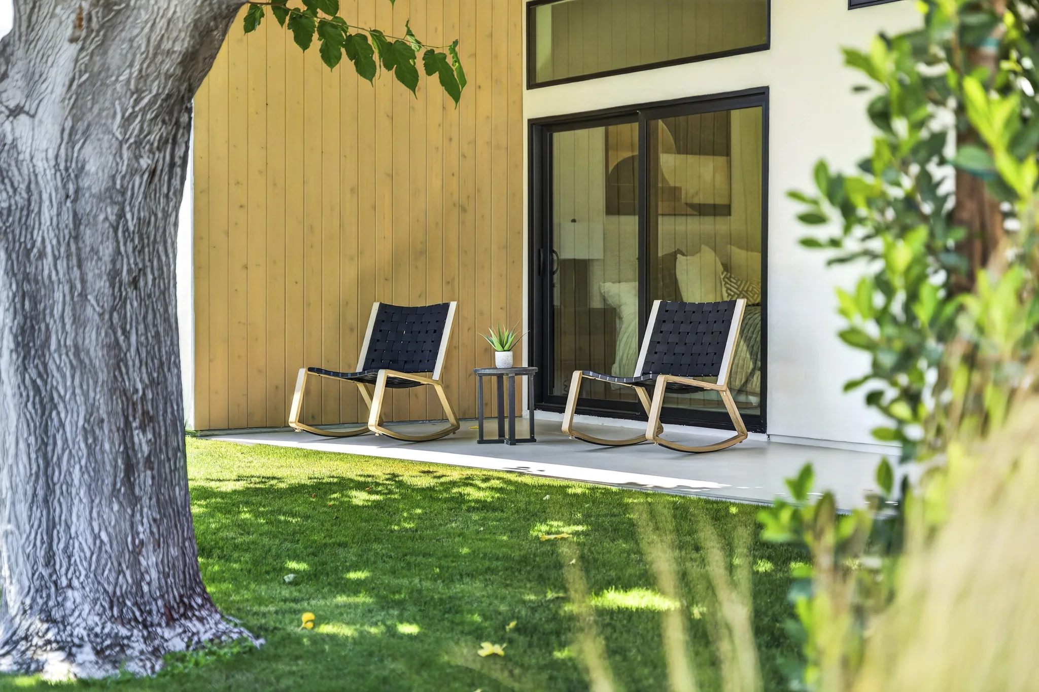 Alameda: sheltered garden patio with two lounge chairs