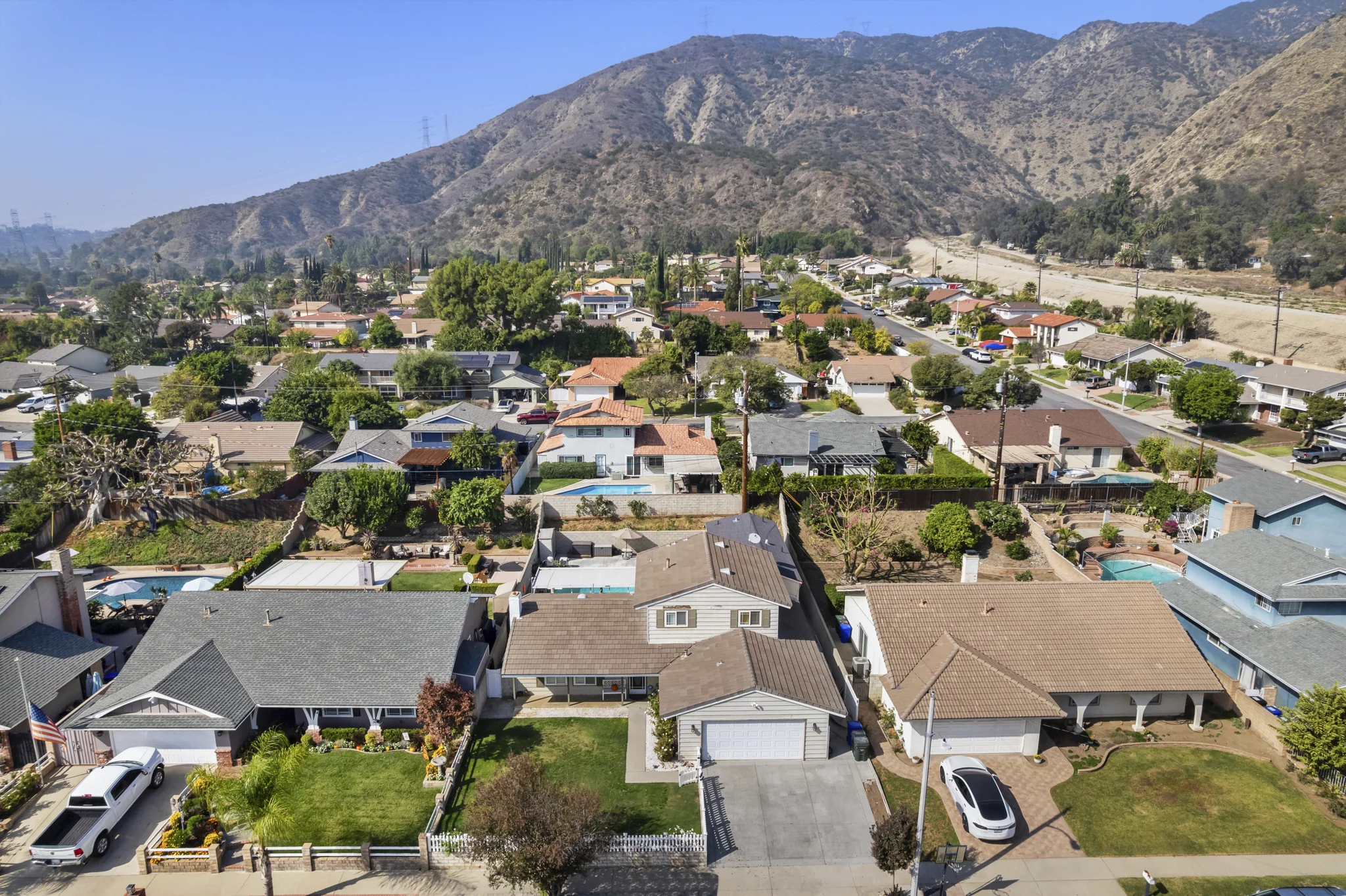 Conata: aerial view of the house and surrounding neighborhood
