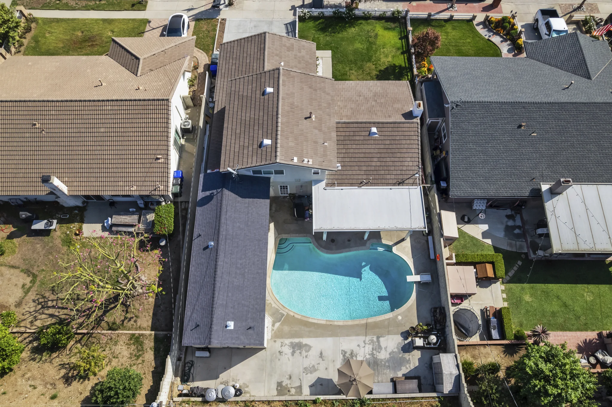 Conata: overhead view of the pool and building arrangement