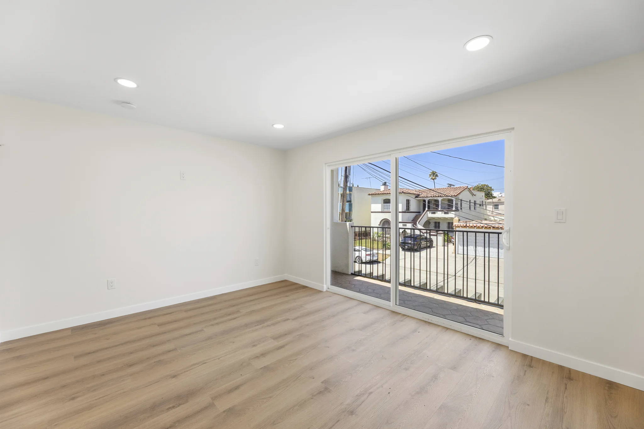Sherbourne: room opening onto a balcony