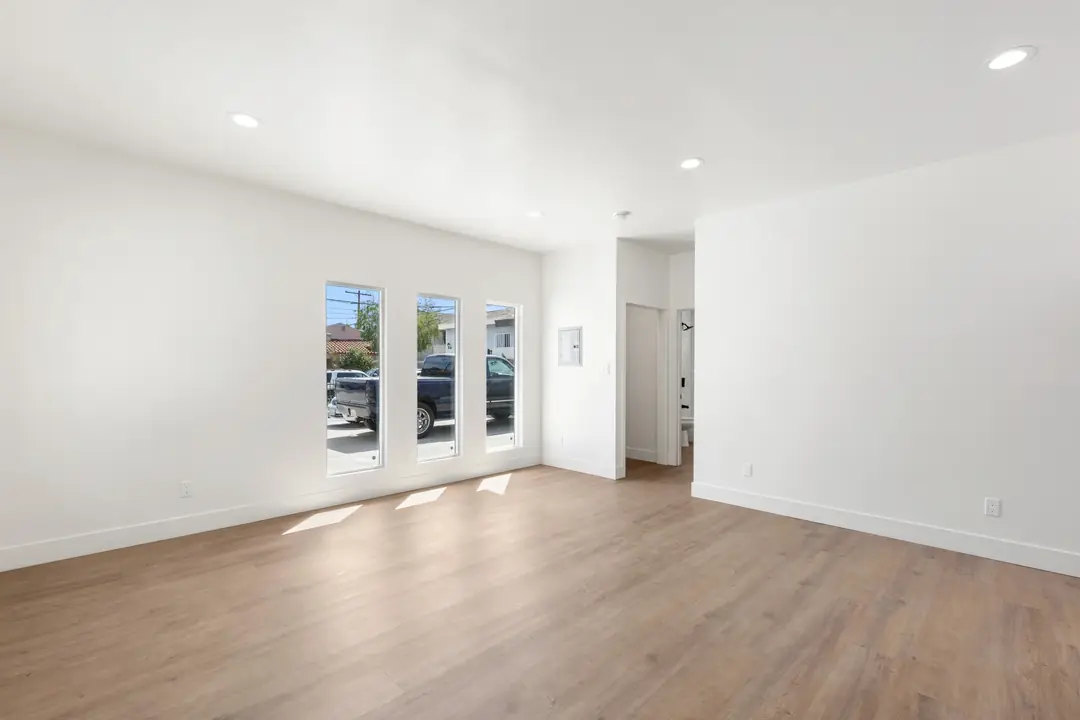 20th St.: living area with broad windows