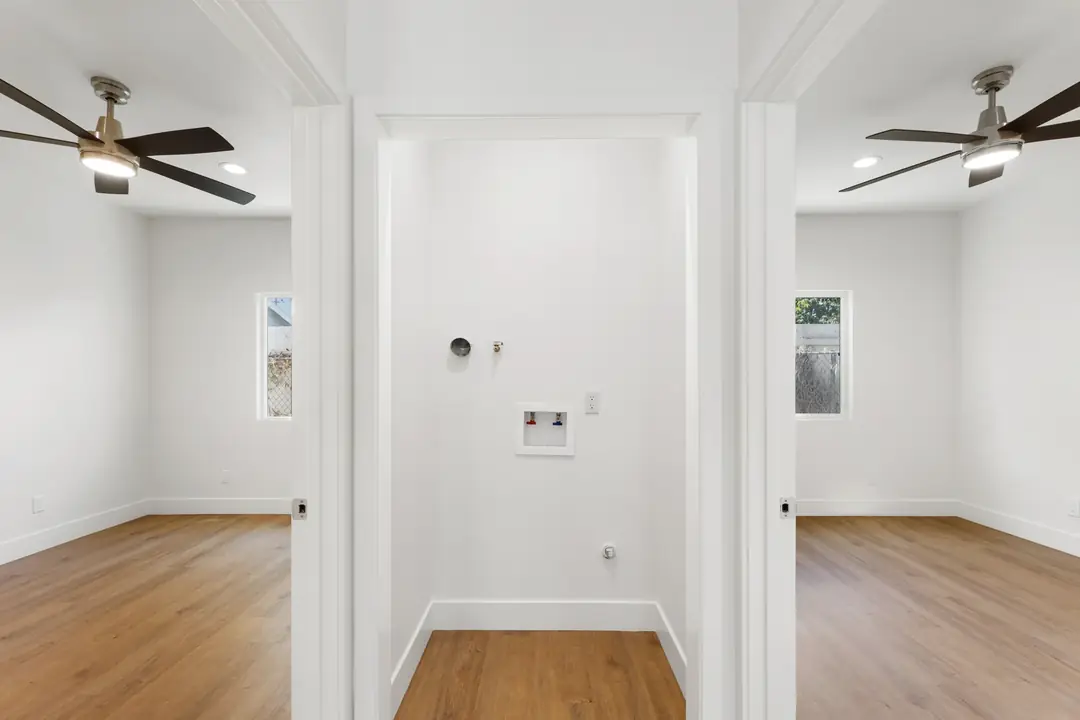 20th St.: interior passage between rooms