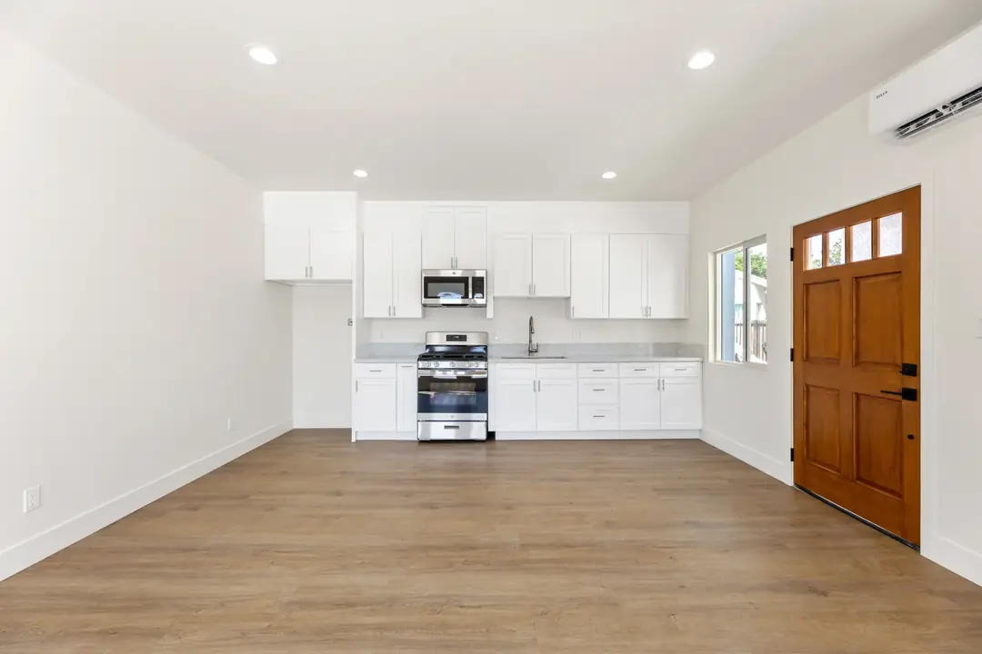 20th St.: open living area looking toward kitchen