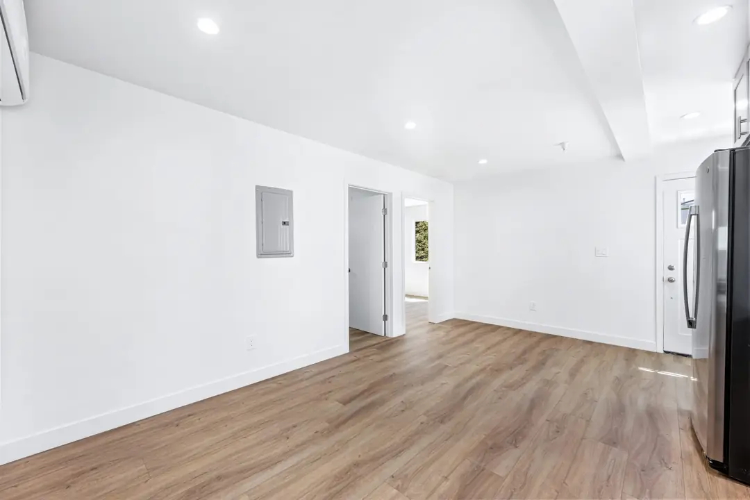Cimarron: open living area beside gray kitchen