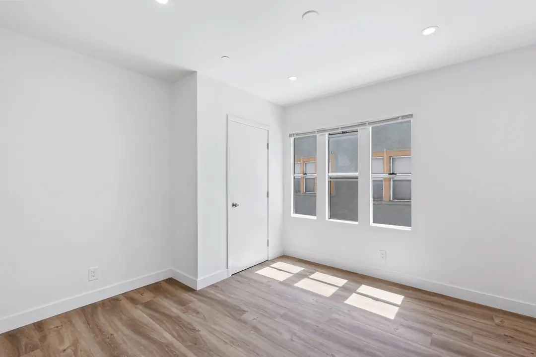 Cimarron: bedroom with corner windows and closet