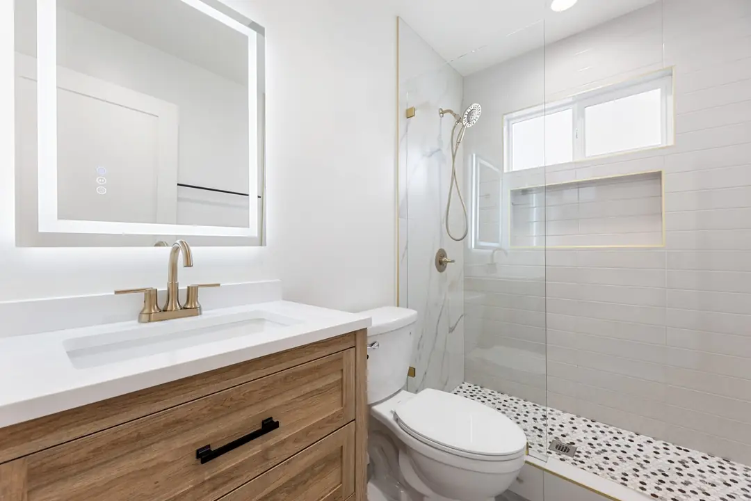 Colorado: bathroom vanity and tiled shower