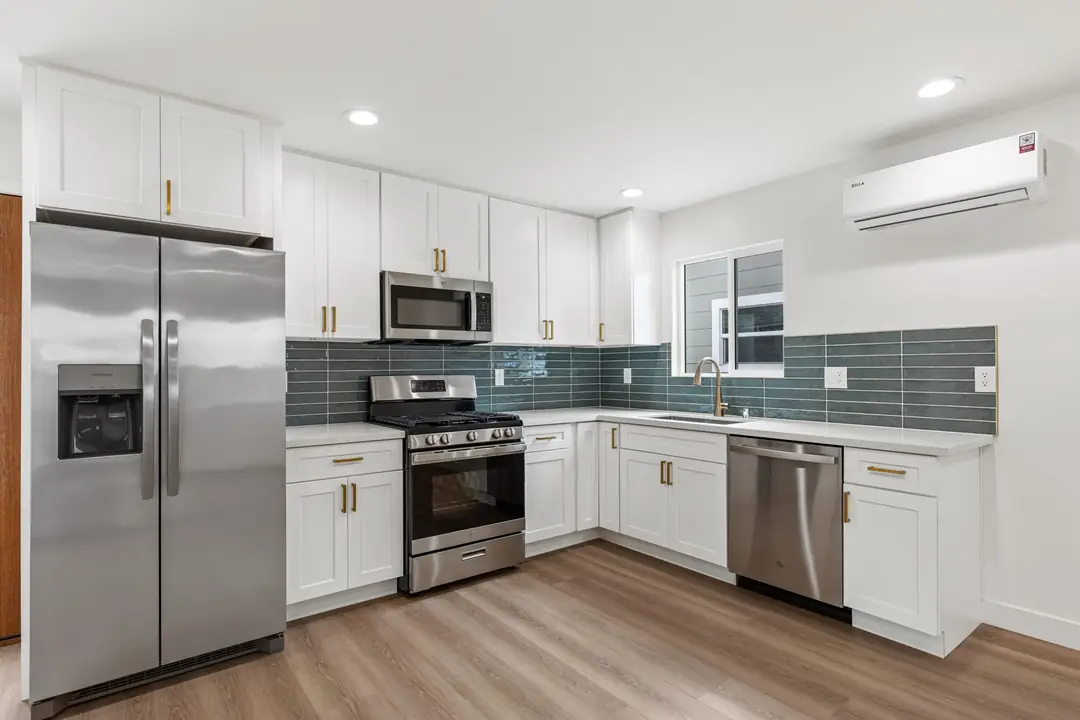 Colorado: white kitchen with blue green backsplash