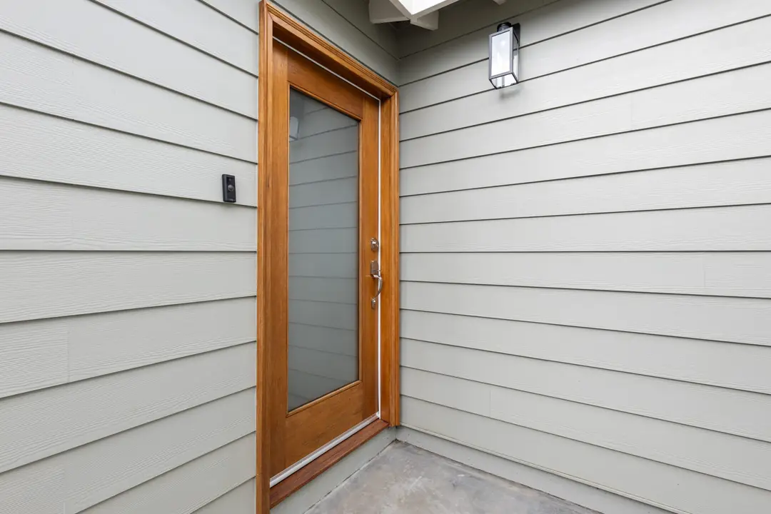 Colorado: wood entry door in horizontal siding