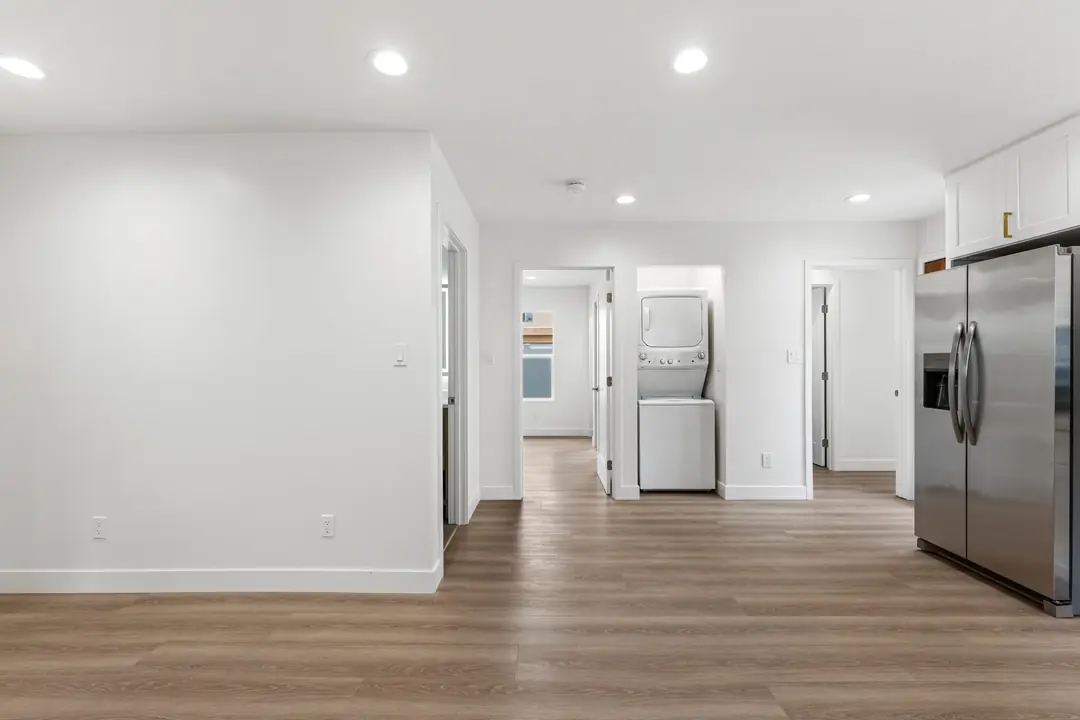 Colorado: interior viewed toward kitchen and laundry