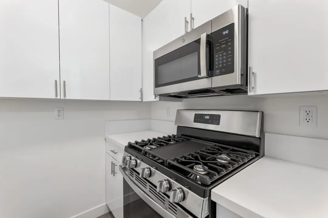 Indiana: range and microwave beneath cabinets