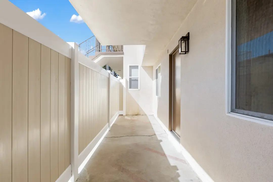 Linden: covered exterior side passage