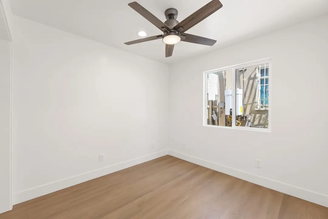 Magnolia: room with window and ceiling fan