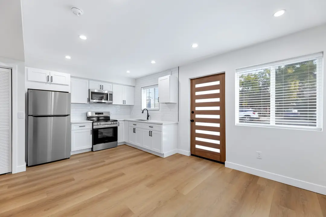 Molino: kitchen and glazed wood entry door