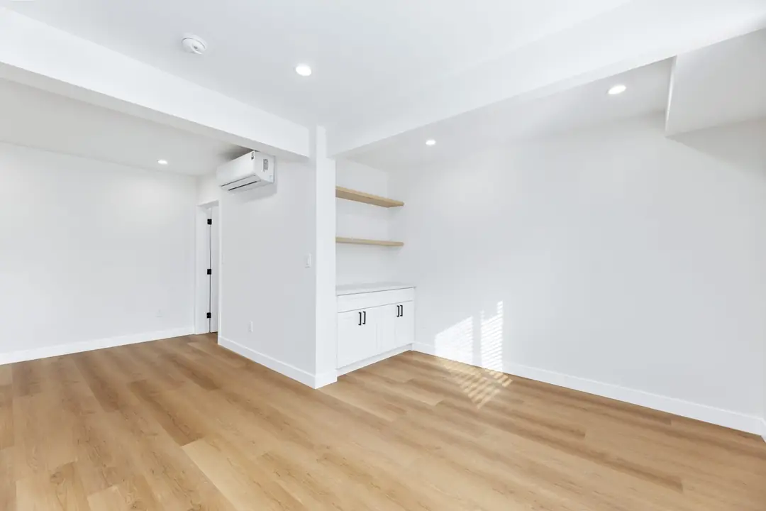Molino: living area beside interior doors