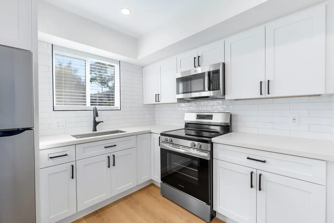 Molino: kitchen counter beneath a window