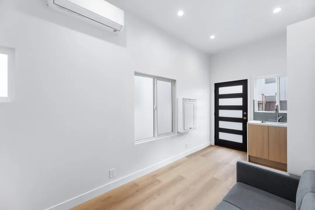 Ocean: compact sitting area beside entry and kitchen