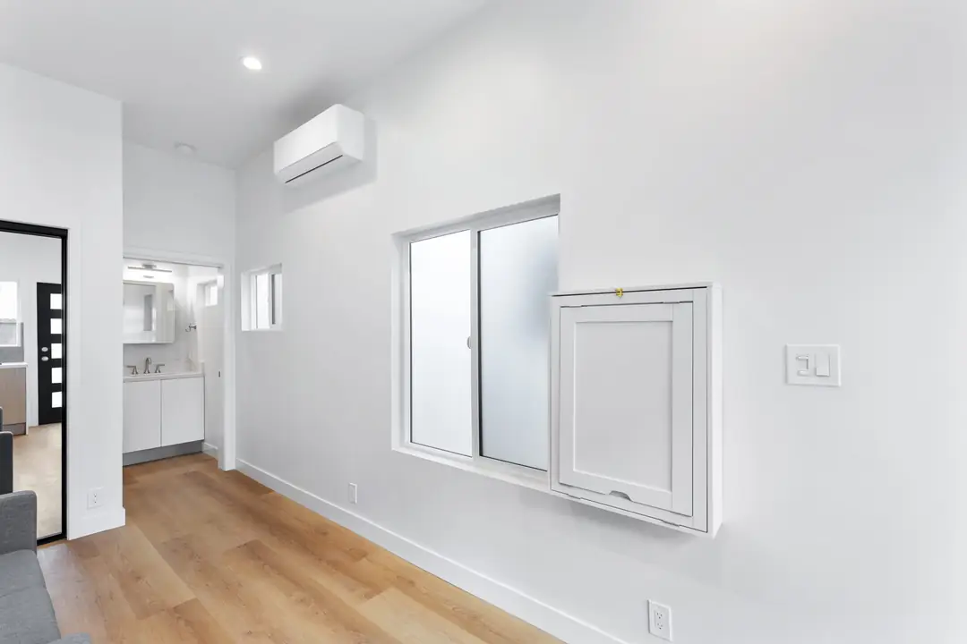 Ocean: wall storage in main room