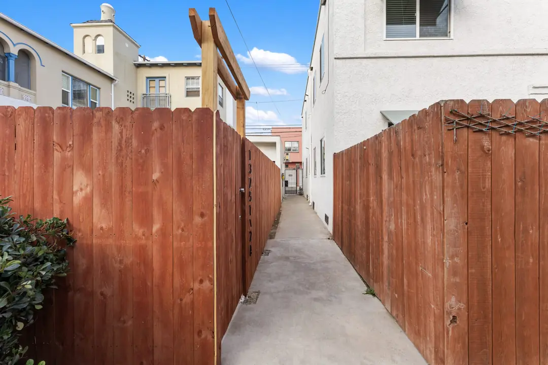 Ocean: side passage beside building