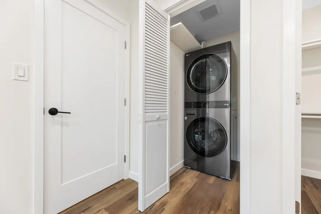 Toledo: stacked laundry closet