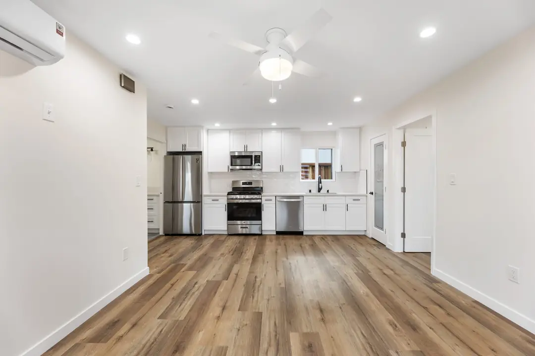 Toledo: open living area looking toward kitchen