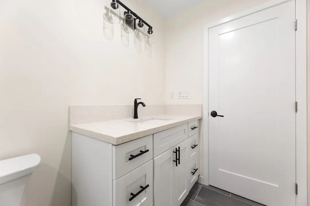 Toledo: white bathroom vanity