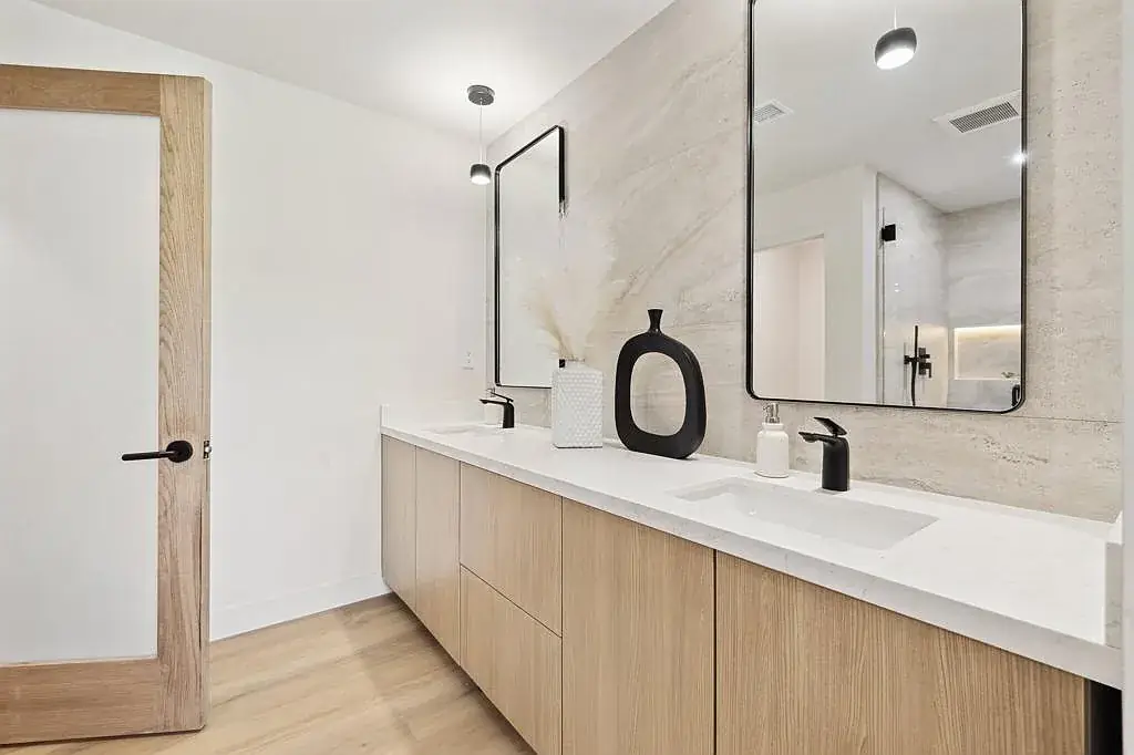 Vista Grande: bathroom with double vanity and dark mirrors